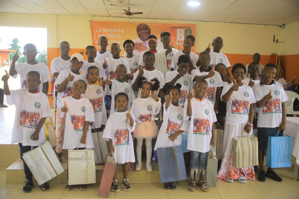 Aboisso//: l&rsquo;Honorable Aboubakari Cissé récompense les meilleurs élèves et honore les enseignants des cours de vacances de l&rsquo;EPP Plateau