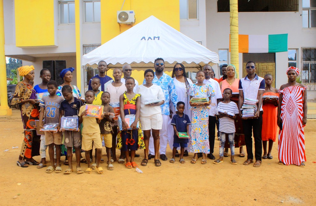 Ayamé//: 1500 kits scolaires offerts aux élèves de la circonscription par l&rsquo;honorable Affry Mary-Pierre